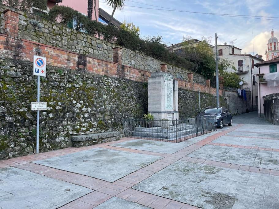Tra Alpi Apuane e Cinque Terre.. Casetta Renata! Villa Valeriano Lunense Esterno foto